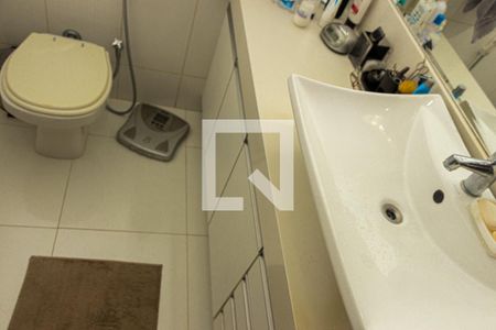 Casa à venda com 250m², 2 quartos e 2 vagasBanheiro da Suíte