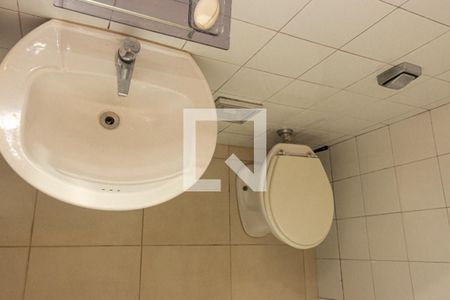 Casa à venda com 250m², 2 quartos e 2 vagasBanheiro da Área de Serviço