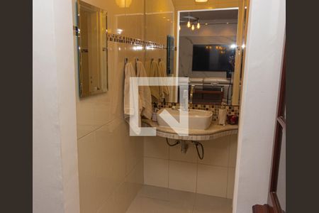 Casa à venda com 250m², 2 quartos e 2 vagasLavabo