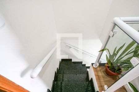 Casa de condomínio à venda com 113m², 3 quartos e 2 vagasEscada