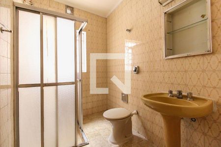 Banheiro de casa para alugar com 1 quarto, 90m² em Vila Bertioga, São Paulo