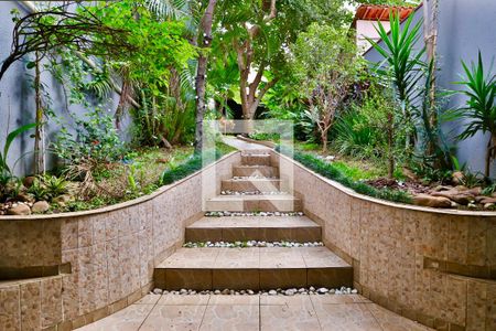 Casa para alugar com 450m², 2 quartos e 4 vagasQuintal