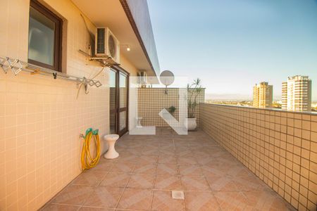 Apartamento à venda com 220m², 2 quartos e 3 vagas Apartamento à venda com 220m², 2 quartos e 3 vagasVaranda da Cobertura