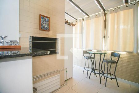 Apartamento à venda com 220m², 2 quartos e 3 vagas Apartamento à venda com 220m², 2 quartos e 3 vagasCobertura