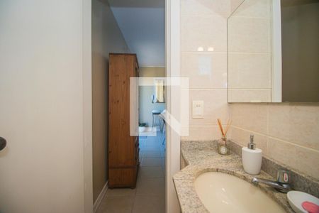 Apartamento à venda com 220m², 2 quartos e 3 vagas Apartamento à venda com 220m², 2 quartos e 3 vagasBanheiro Auxiliar