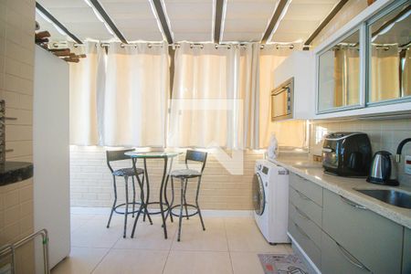 Apartamento à venda com 220m², 2 quartos e 3 vagas Apartamento à venda com 220m², 2 quartos e 3 vagasCobertura