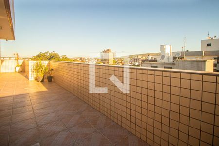 Apartamento à venda com 220m², 2 quartos e 3 vagas Apartamento à venda com 220m², 2 quartos e 3 vagasVaranda da Cobertura