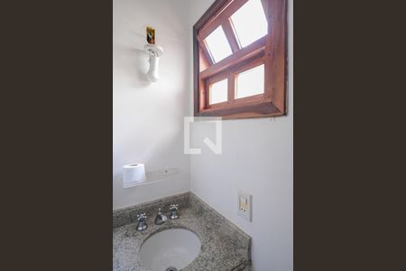 Casa à venda com 80m², 2 quartos e sem vaga Casa à venda com 80m², 2 quartos e sem vagaBanheiro