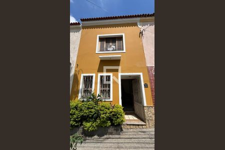 Casa à venda com 80m², 2 quartos e sem vaga Casa à venda com 80m², 2 quartos e sem vagaFachada