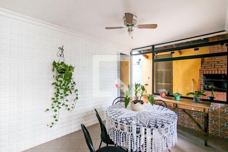 Casa à venda com 173m², 3 quartos e 5 vagas Casa à venda com 173m², 3 quartos e 5 vagasSala externa