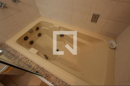 Apartamento à venda com 205m², 3 quartos e 1 vagaBanheiro da Suíte