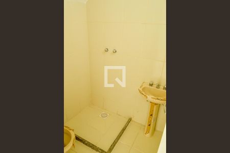 Casa de condomínio à venda com 100m², 2 quartos e 2 vagas Casa de condomínio à venda com 100m², 2 quartos e 2 vagasBanheiro da Suíte 1