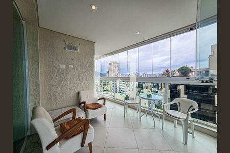 Apartamento para alugar com 125m², 3 quartos e 2 vagassacada