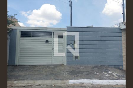 Casa à venda com 250m², 2 quartos e 2 vagas Casa à venda com 250m², 2 quartos e 2 vagasFachada