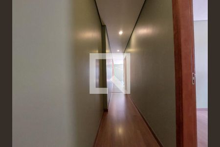 Casa à venda com 250m², 2 quartos e 2 vagas Casa à venda com 250m², 2 quartos e 2 vagasCorredor