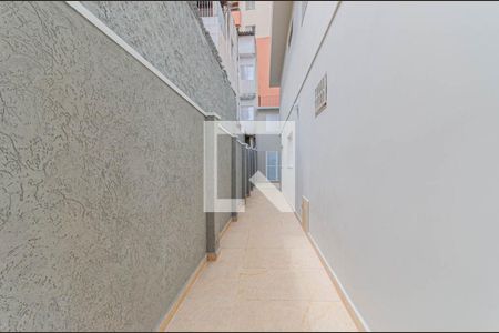 Casa à venda com 150m², 3 quartos e 2 vagasCorredor