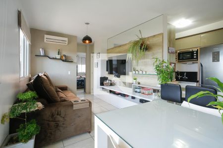 Sala de apartamento para alugar com 2 quartos, 56m² em Humaitá, Porto Alegre