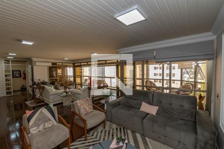 Sala de TV  de apartamento à venda com 5 quartos, 365m² em Cambuí, Campinas