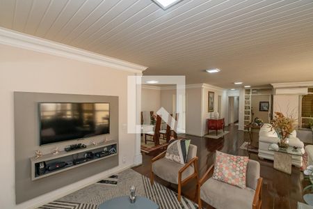 Sala de TV  de apartamento à venda com 5 quartos, 365m² em Cambuí, Campinas