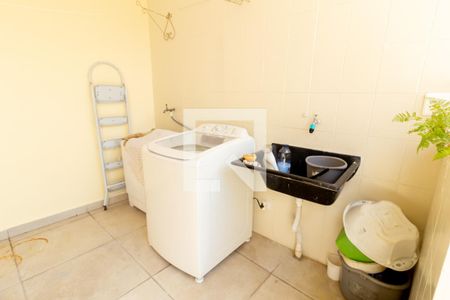 Casa à venda com 88m², 2 quartos e 2 vagas Casa à venda com 88m², 2 quartos e 2 vagasÁrea de Serviço