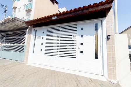 Casa à venda com 88m², 2 quartos e 2 vagas Casa à venda com 88m², 2 quartos e 2 vagasFachada