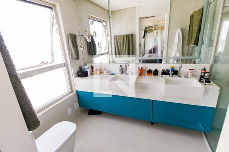 Apartamento à venda com 210m², 3 quartos e 5 vagasBanheiro da Suíte 1