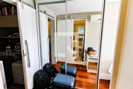 Apartamento à venda com 210m², 3 quartos e 5 vagasSuíte 3 - armários
