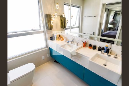 Apartamento à venda com 210m², 3 quartos e 5 vagasBanheiro da Suíte 1