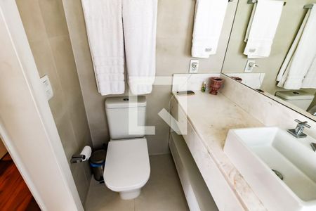 Apartamento à venda com 210m², 3 quartos e 5 vagasBanheiro da Suíte 2