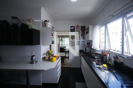 Apartamento à venda com 166m², 4 quartos e 3 vagasCozinha e Área de Serviço