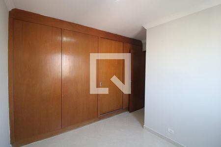 Quarto 1 de apartamento para alugar com 2 quartos, 56m² em Vila Erna, São Paulo