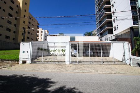 Casa para alugar com 560m², 3 quartos e 10 vagasFachada