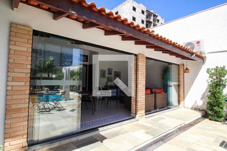 Casa para alugar com 560m², 3 quartos e 10 vagasQuintal