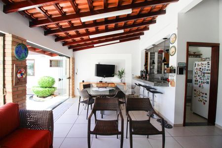 Casa para alugar com 560m², 3 quartos e 10 vagasCozinha