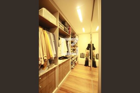 Apartamento à venda com 176m², 3 quartos e 3 vagasCloset do quarto 2