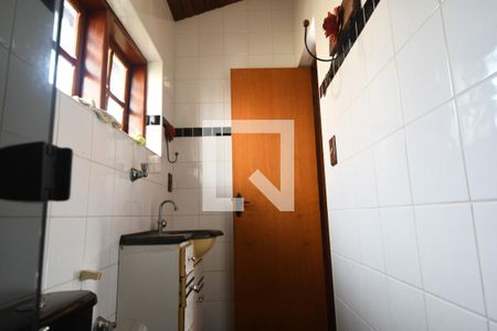 Casa à venda com 2520m², 6 quartos e 10 vagasBanheiro do salão de festa