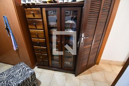 Casa à venda com 2520m², 6 quartos e 10 vagasCloset da suíte