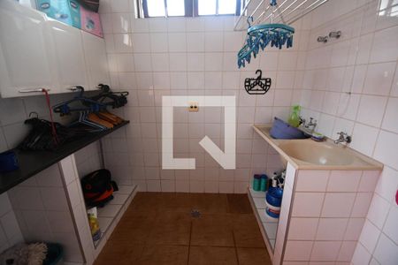 Casa à venda com 2520m², 6 quartos e 10 vagasDetalhe da area de serviço