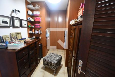 Casa à venda com 2520m², 6 quartos e 10 vagasCloset da suíte
