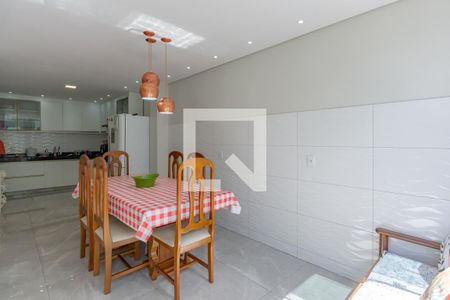 Casa à venda com 158m², 5 quartos e 3 vagas Casa à venda com 158m², 5 quartos e 3 vagasCopa
