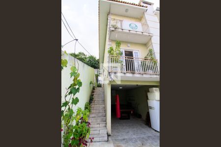 Casa de condomínio para alugar com 133m², 3 quartos e 3 vagas Casa de condomínio para alugar com 133m², 3 quartos e 3 vagasFachada