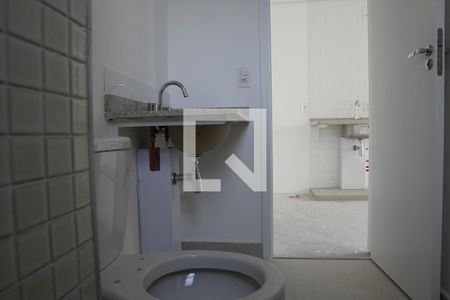 Banheiro de kitnet/studio à venda com 1 quarto, 31m² em Pinheiros, São Paulo