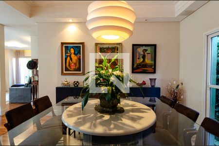 Casa de condomínio à venda com 271m², 4 quartos e 3 vagasSala