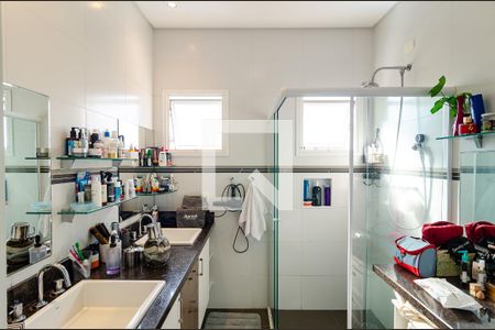 Casa de condomínio à venda com 271m², 4 quartos e 3 vagasBanheiro da Suíte 1