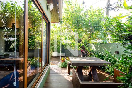 Casa de condomínio à venda com 271m², 4 quartos e 3 vagasJardim