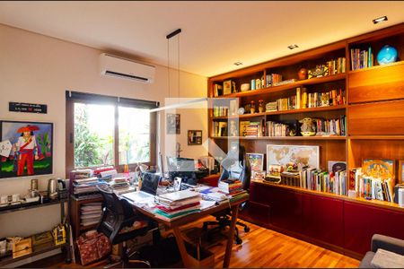 Casa de condomínio à venda com 271m², 4 quartos e 3 vagasEscritório