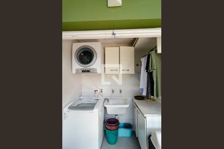 Casa de condomínio à venda com 271m², 4 quartos e 3 vagasLavanderia