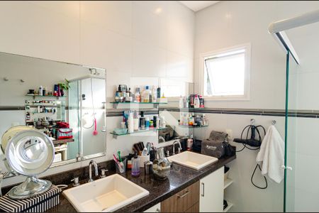 Casa de condomínio à venda com 271m², 4 quartos e 3 vagasBanheiro da Suíte 1