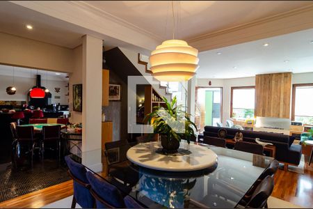 Casa de condomínio à venda com 271m², 4 quartos e 3 vagasSala