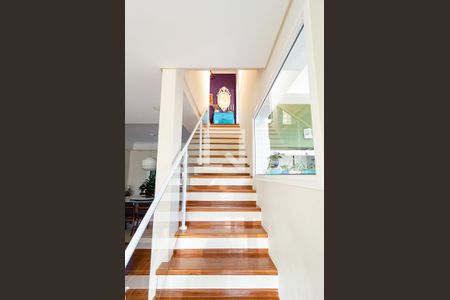 Casa de condomínio à venda com 271m², 4 quartos e 3 vagasEscadas